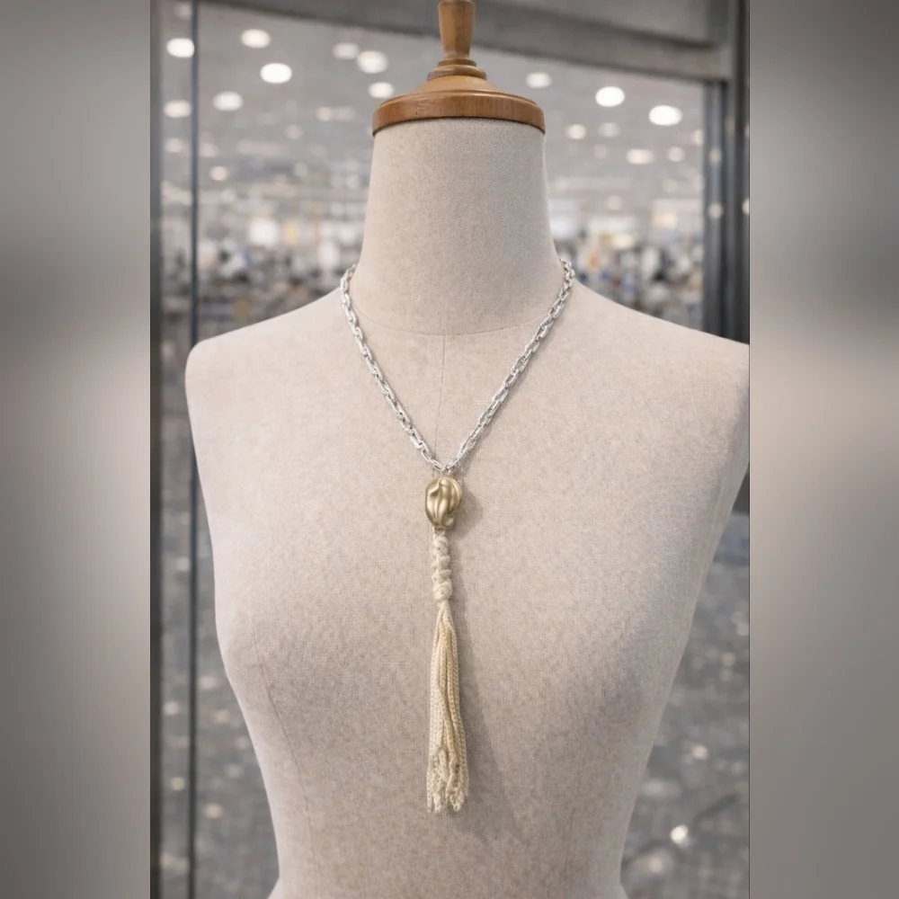 Gold necklace with knotted tassel